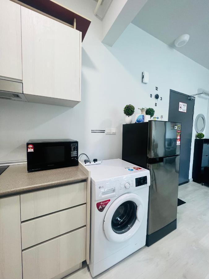 Botiza Suites At Jesselton Quay コタキナバル エクステリア 写真