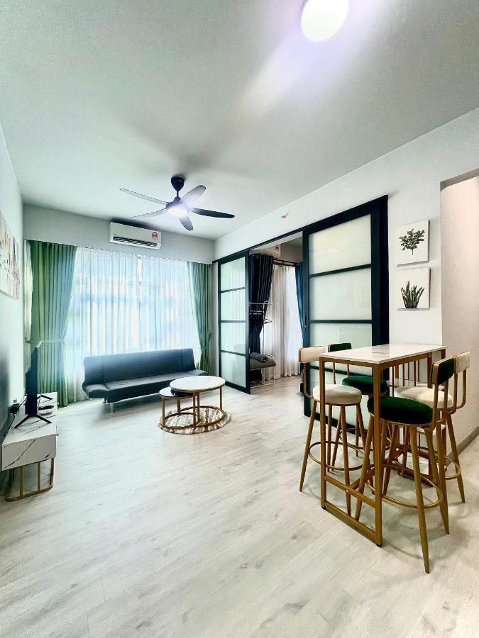 Botiza Suites At Jesselton Quay コタキナバル エクステリア 写真