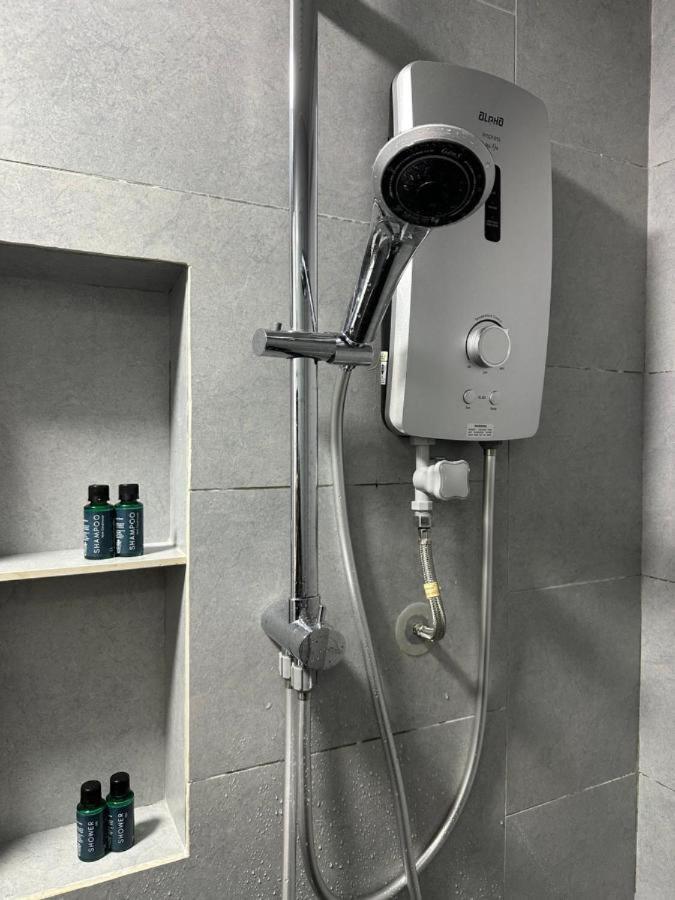 Botiza Suites At Jesselton Quay コタキナバル エクステリア 写真