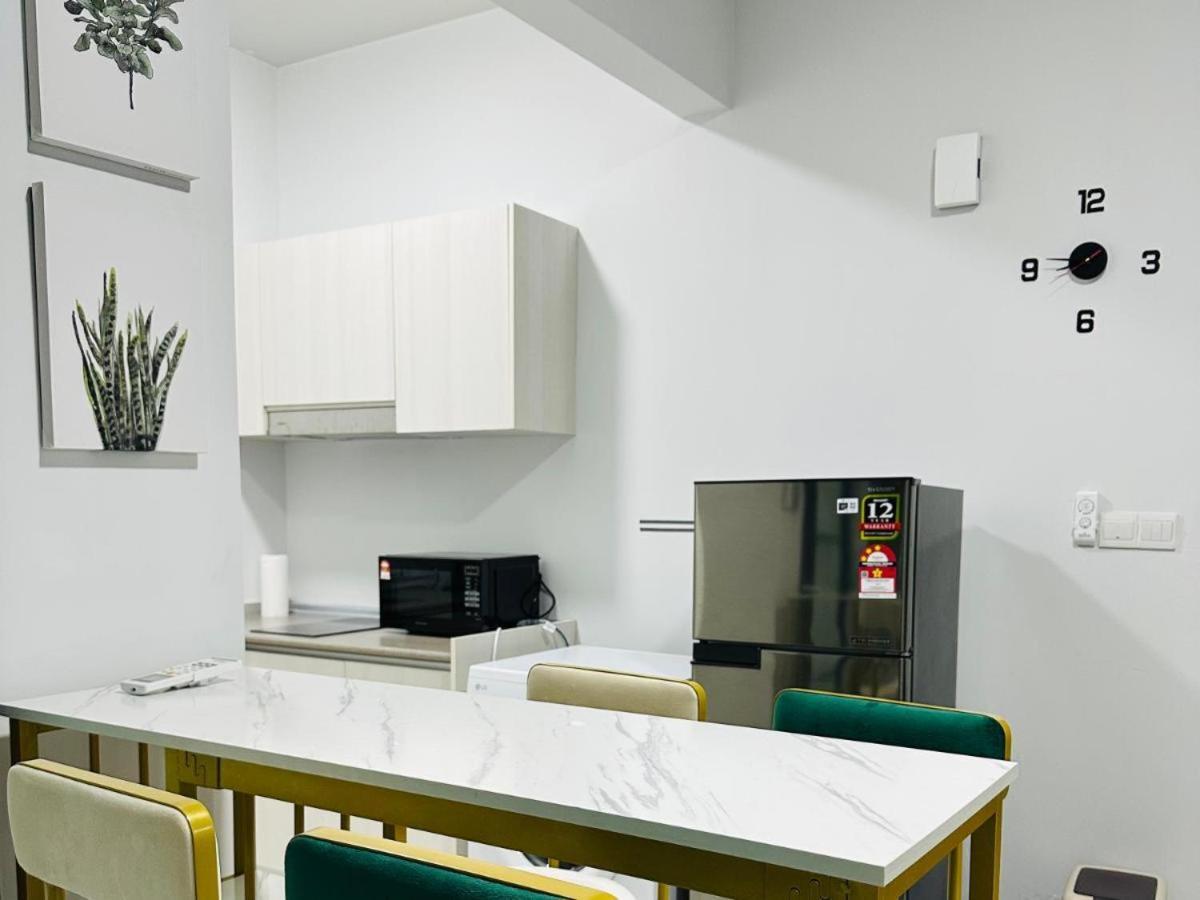 Botiza Suites At Jesselton Quay コタキナバル エクステリア 写真