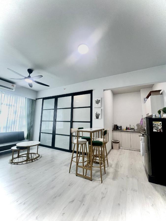 Botiza Suites At Jesselton Quay コタキナバル エクステリア 写真