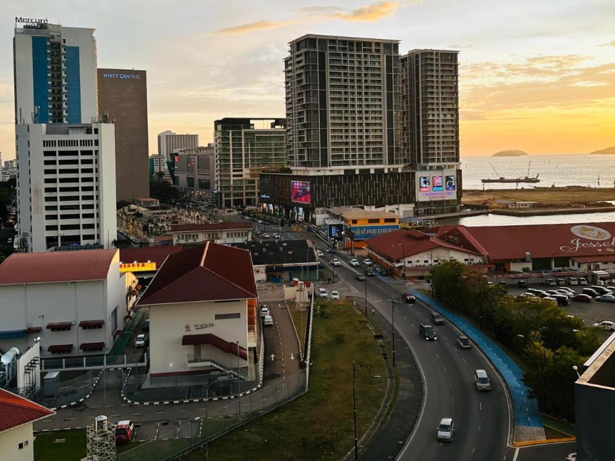 Botiza Suites At Jesselton Quay コタキナバル エクステリア 写真