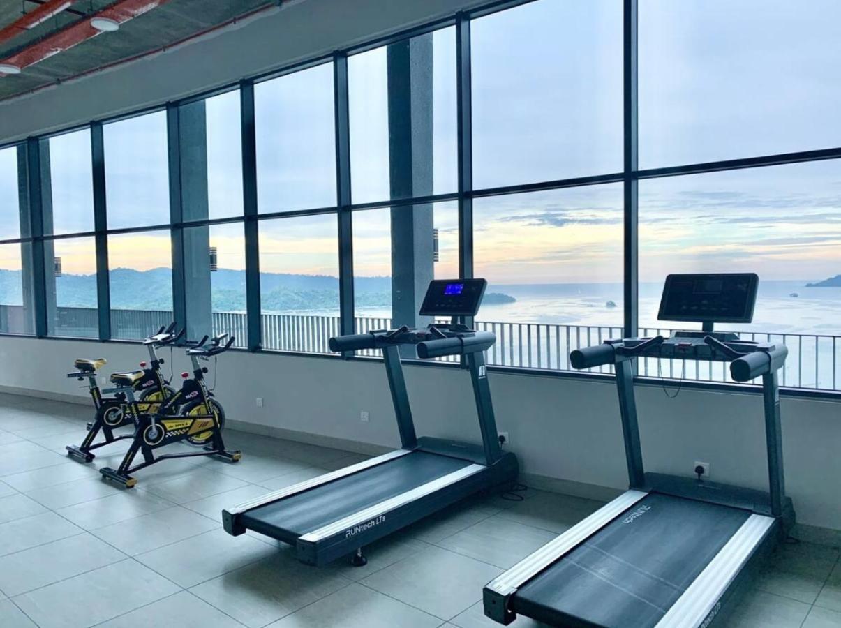 Botiza Suites At Jesselton Quay コタキナバル エクステリア 写真
